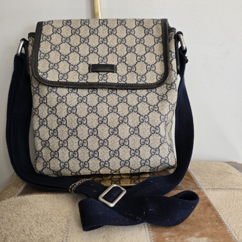 GUCCI GG Brown Supreme Monogram Coated Canvas Small Messenger Bag